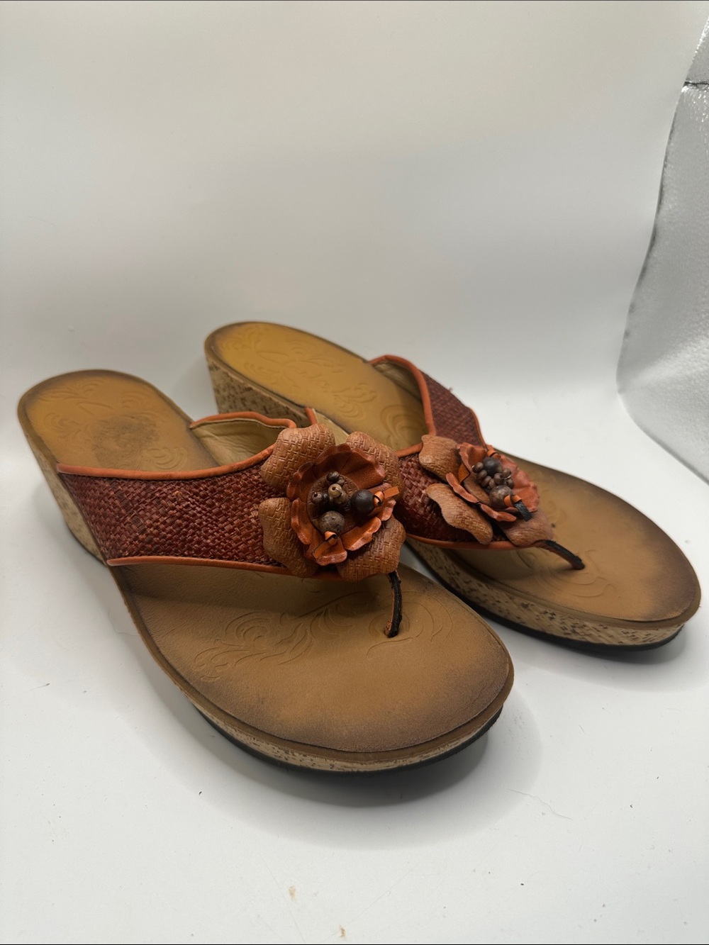 Clark’s Women’s Orange Floral Wedge Thong Sandals size 9